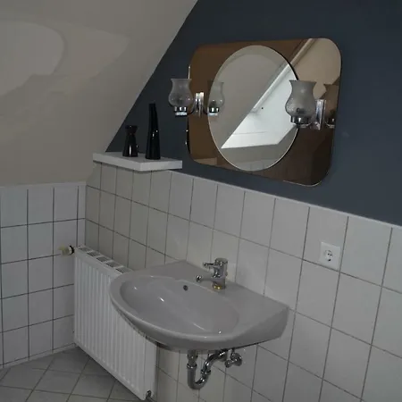 Zu Den Zwillingseichen *